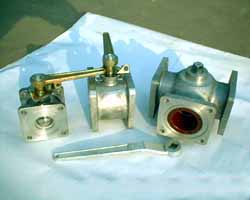 �������y